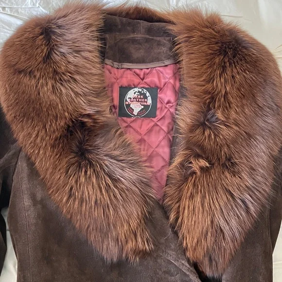 Vintage chocolate brown suede coat with sable fox fur trim - Picture 4 of 9